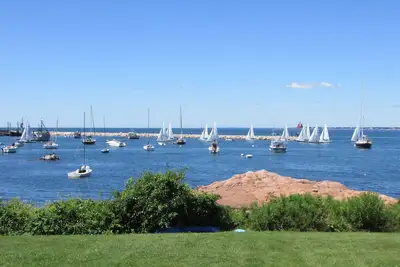 Image de Le port de Sakonnet est votre cour avant privée!