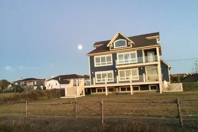 Image de Superbe Waterfront Home On The Bay, à seulement 22 minutes du centre-ville de St. John's