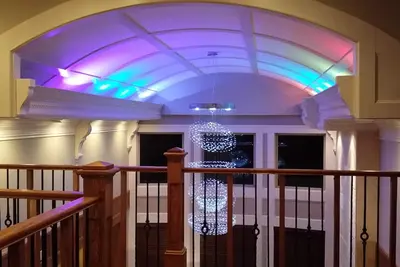 Image de Meublé luxueux et à couper le souffle 6 Br / 4. 5 Ba, Maison