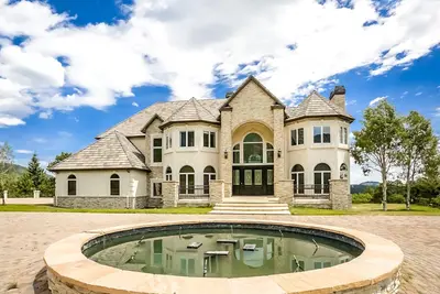 Image de Colorado Estate, piscine INTÉRIEURE, à quelques minutes de Colorado Springs et Afa, pas de mariages!