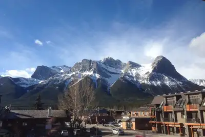 Image de Canmore Mountain View Rental à Centre de la ville - 2br 2bath
