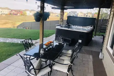 Image de Suite exécutive R&R, entrée privée, 4 couchages, bain à remous avec vue sur le parc / étang
