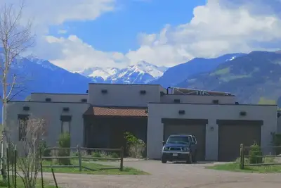 Image de Ridgway'S Finest: Vues sur la montagne, dos à l'espace ouvert, plan d'étage ouvert, en ville!