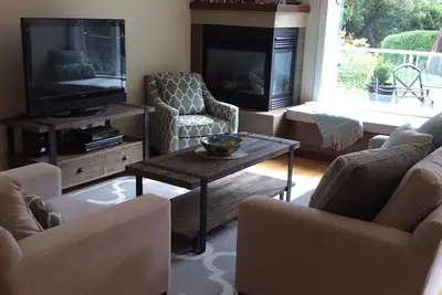 Image de Maison de ville de luxe avec vue sur l'océan 2007 - Tanglewood populaire sur la plage de Rathtrevor