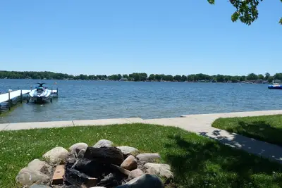 Image de Cottage accueillant pour les familles et au bord du lac sur le magnifique lac George
