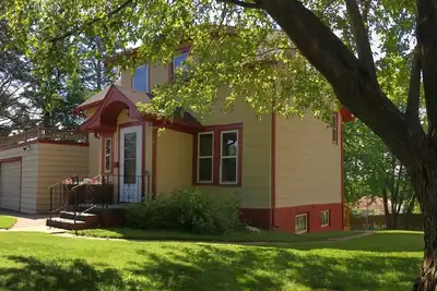 Image de Grande maison de 2 chambres dans un excellent emplacement.