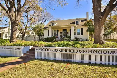 Image de The Cottage at Eleven09 - Une expérience d'hôtes fins dans le quartier historique d'Abilene