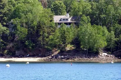 Image de Linekin Bay Waterfront chalet avec plage privée