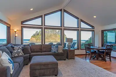 Image de Direct Ocean Front, récemment rénové, 7 Bdrm, 5. 5 salles de bain, bain à remous, ascenseur