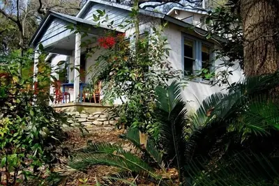 Image de À pied du centre-ville, SouthxSW, Acl, SoCo, 6ème rue, mais calme, milieu semi-forestier