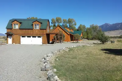 Image de Mt Yellowstone River Retreat, par Chico Hot Springs