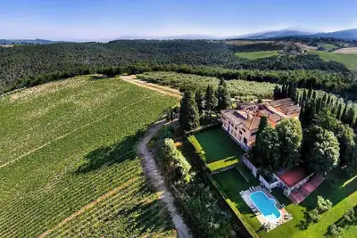 Image de Superbe Villa 9br À 9ba Avec Piscine CHAUFFÉE Et Vue Imprenable, ENTOURÉE De Vignes!