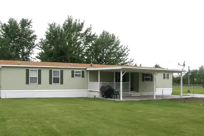 Image de Location de vacances à l'année près d'Erie, en Pennsylvanie. Venez pour la pêche et les caves