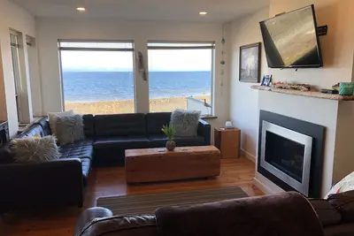 Image de Duplex en front de mer sur la plage de Stories, Oyster Bay et le détroit de Georgia