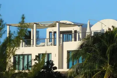 Image de Villa Encantada 6 Br Beachfront luxe complet avec chef privé
