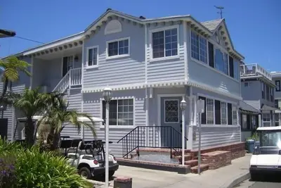 Spacieuse maison de 5 chambres à 1 pâté de maisons de la plage