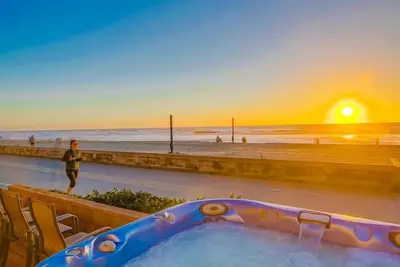 Image de 3 étages de façade sur l'océan + *** Hot Tub *** privé