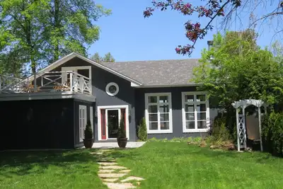 Image de Belle propriété au bord de l'eau à Big Bay Point, à seulement 1 heure. De Toronto