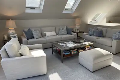 Image de Hills Hills Home avec droits de plage. * Entièrement rénové pour 2018 *