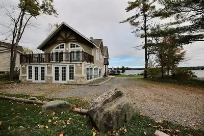 Image de Magnifique, amusant et spacieux chalet sur le lac Muskoka