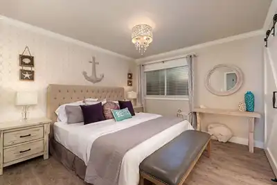 Image de Luxueux 3-lit / 2 salles de bain Coastal Modern Beach Cottage-Central Ac, marcher jusqu'à la plage!