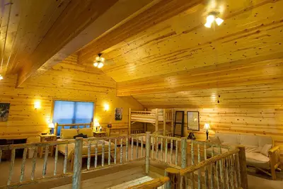 Image de Silver Willows Sarva Cabin sur 4 acres au bord du ruisseau