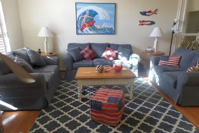 Image de Mis à jour avec tout ce dont vous avez besoin pour le temps amusant en famille, à quelques minutes de la plage!