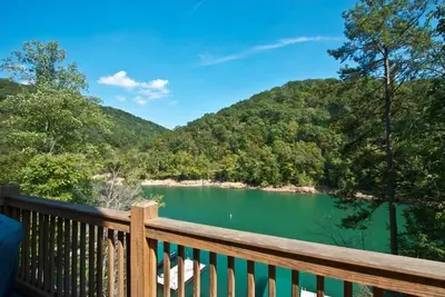 Image de Maison Norris Lakeside Estates avec des équipements de luxe gérés par Ikm Properties, Ll