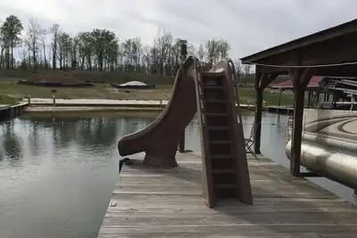 Image de Lac Anna, Front de mer, côté privé, Gated, Sandy Beach, Glissoire à eau, Playset