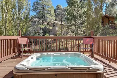 Image de Récemment rénové, 4 chambres, bain à remous privé, 10 personnes