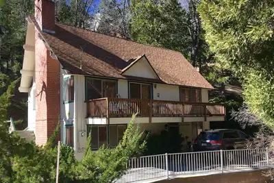 Image de Coyote 03! Mountain Cabin dans un cadre boisé charmant! Wifi disponible ~