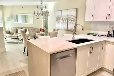 Image de Magnifique 2 Br / 2ba Belle vue sur la piscine du centre-ville Waterscapes à pied pour dîner partout