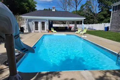 Image de Entièrement rénové dans un quartier calme / Great Bay / Piscine chauffée creusée