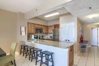 Image de 9ème étage Beach Front Condo Tides @ Topsl