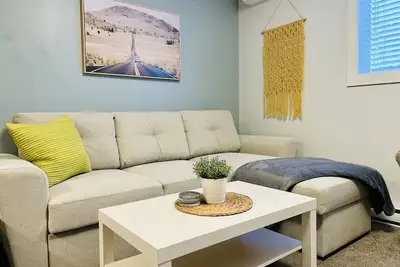 Image de SuiteSuite de jardin confortable et calme de 2 chambres - peut accueillir jusqu'à 6 ✨