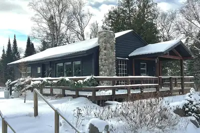 Image de Maison de plage attrayante toute l'année sur le lac Supérieur.