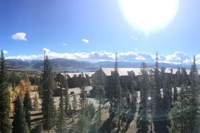 Image de Condo rénové au dernier étage avec lumière et vues!
