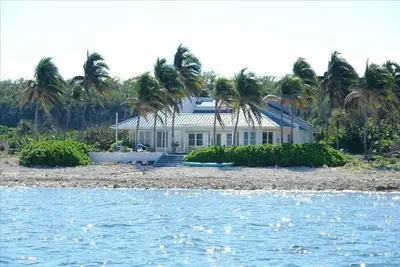 Image de Oceanfront, piscine, cuisine gastronomique, Pc / Dsl, 2 acres - le meilleur!