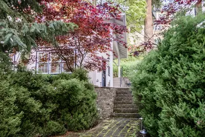 Image de La petite maison rose. . . un charmant refuge universitaire