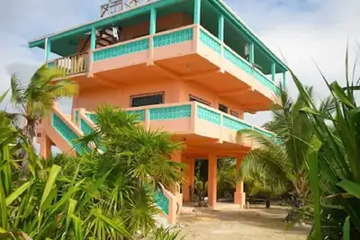 Image de Maison; Oceanfront; Isolé, hors réseau avec électricité, Wi-Fi et vues fabuleuses!