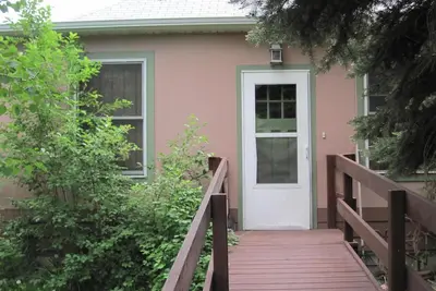 Image de 2 chambres, 2 salles de bain, 1/2 maison en ville Wild Western