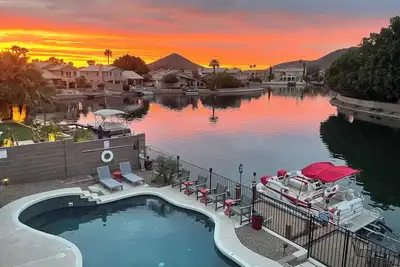 Image de Vue imprenable sur la montagne avec piscine et bateau sur les lacs Arrowhead!