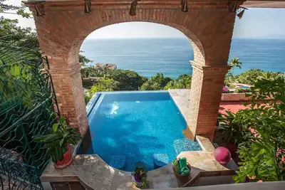 Image de Villa de luxe 3 chambres, vue mer à 180 degrés, piscine chauffée privée