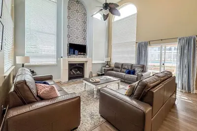 Image de Maison de ville près de la piscine, immense allée, WiFi gratuit 893 # 1