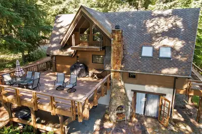 Image de Riverfront Mt. Chalet Rainier \/ Crystal Mountain