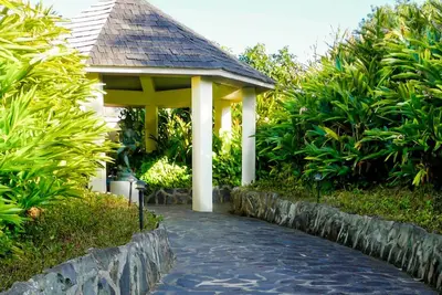 Image de The Waterfall House - grande maison privée donnant sur l'océan - à couper le souffle!