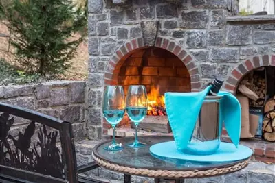 Image de Nashville Downtown Tudor House Hideaway. Remises d'hiver! !