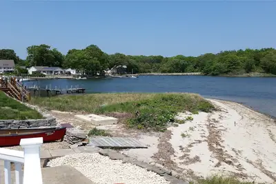 Image de Waterfront Beach House avec de superbes vues, le Perfect Getaway