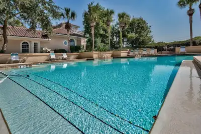 Image de Villa de plage isolée sur le terrain de golf! 3 + Loft, piscine-plage - 2 voiturettes de golf incluses!