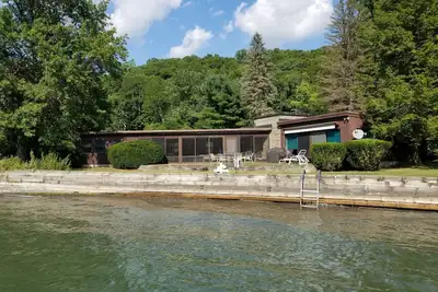 Image de Calme, Cottage privé au bord du lac - Skaneateles Lake